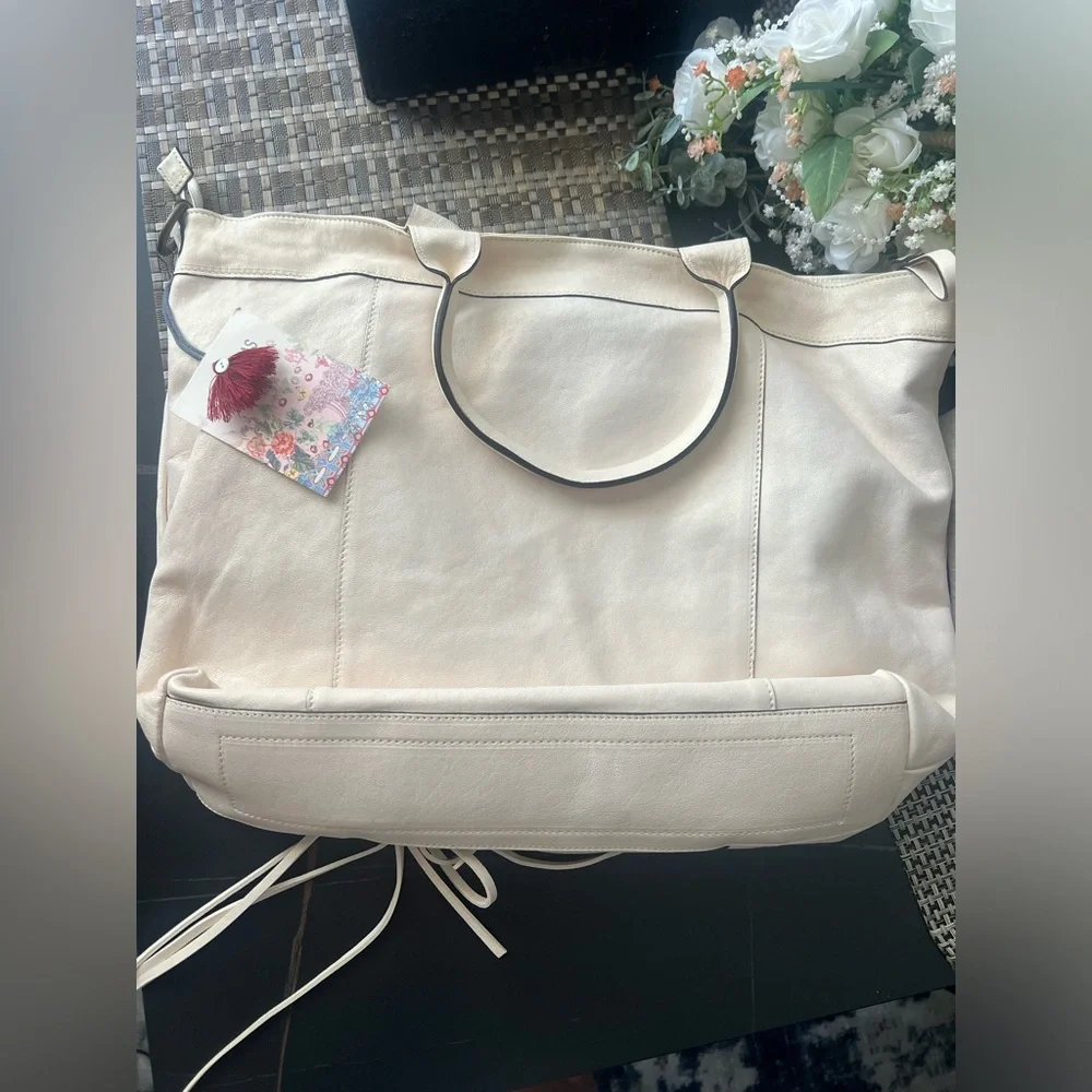 NWT johnny was Ariana italian leather bag